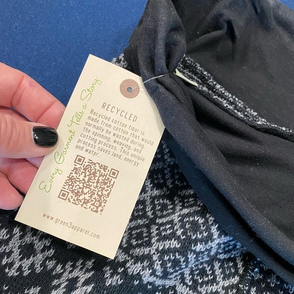 RECYCLED sweaters make this FUN & FLATTERING skirt! ♻️ see pic for all the deets - Picture 13 of 13